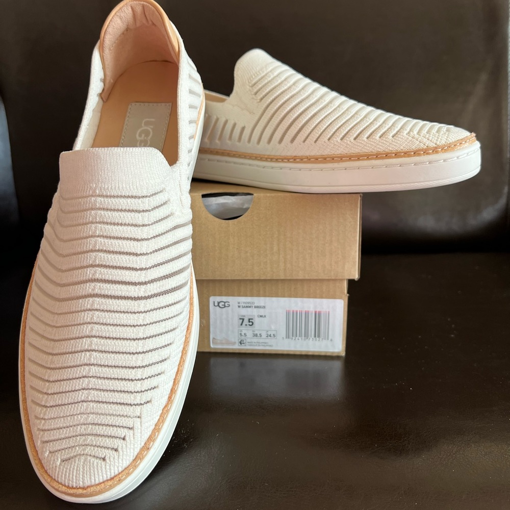 New Women’s Ugg - cream Sammy Breeze.  Size 7.5. OBO.